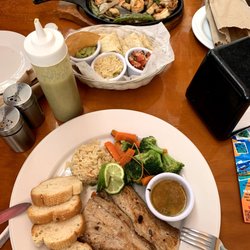 Frida's Kahlo - Fish of the day and seafood fajitas (recommend)