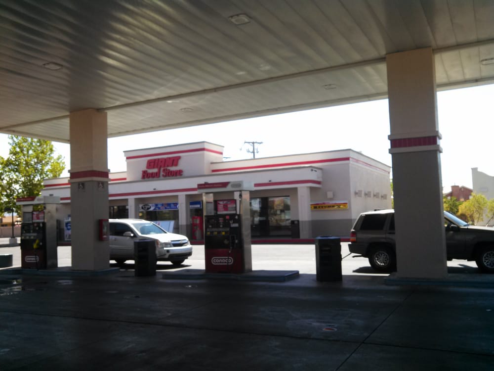 Giant Conoco Gasoline & Convenience Store Logo