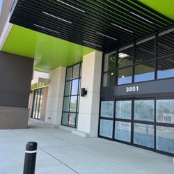 Amazon Fresh - New Amazon Fresh FULL-SIZE grocery store near the pentagon.