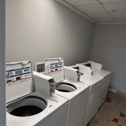 Big Charlie's Truck Plaza - Laundromat