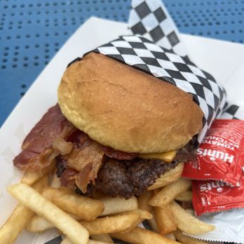 Vikings Burger & Wings - Smash Burger with Fries - Food Trucks Near Me - Paramount, California