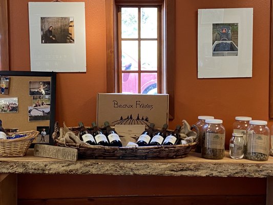 Beaux Frères by null