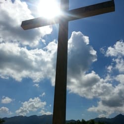 道風山基督教叢林 - 十二米高的十字架俯瞰整個沙田,十字架上寫上「成了」二字。