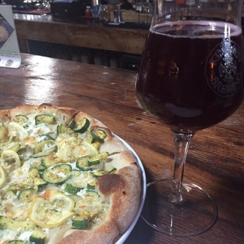 Kinsmen Brewing - Blueberry Cider & speciality pizza!  Zucchini, ricotta & lemon!  Yum!!! - Breweries Near Me - Milldale, Connecticut