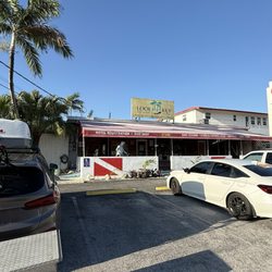 Looe Key Reef Resort - Easy to find right on the main drag