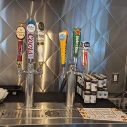 Lester's Diner - Beer and wine selection