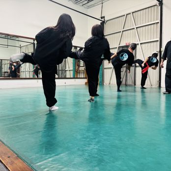 Brea Shaolin Kung Fu - Learning to kick - Tai Chi Near Me - Brea, California
