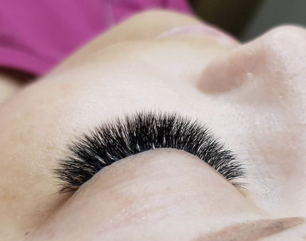Lashes by Victoria Logo