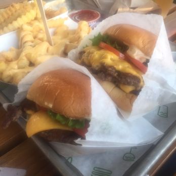 Shake Shack Glendale - Burgers Near Me - Glendale, California