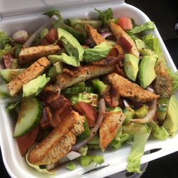 The Green Garden Cafe - Beautiful salad with avocado and chicken, mmmm