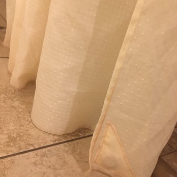 Oregon Garden Resort - Old gross curtains. - Hotels Near Me - Silverton, Oregon