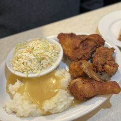 Lily's Cafe - Fried Chicken Dinner