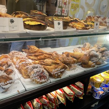 Picnic - Pastry display inside - Cafes Near Me - Newport, Rhode Island