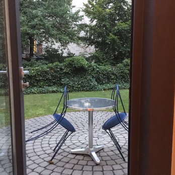 Das Triest - My (semi) personal courtyard. This is what it looks like from the inside of the room. - Hotels Near Me - Vienna, 9