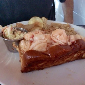 Row 34 - Seaport - Hot buttah lobstah roll - 5 stars - New American Near Me - Boston, Massachusetts Row 34 - Seaport - Hot buttah lobstah roll - 5 stars - New American Near Me - Boston, Massachusetts