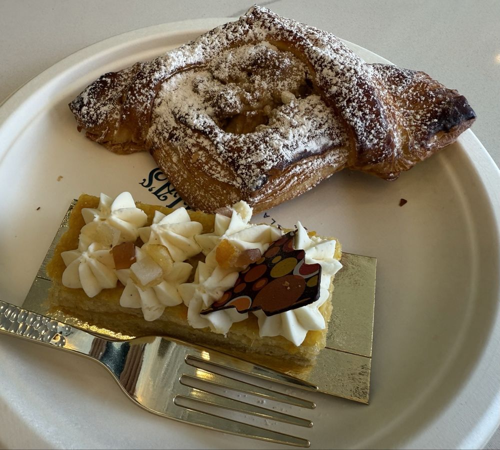 Cocobella’s Bakery Logo