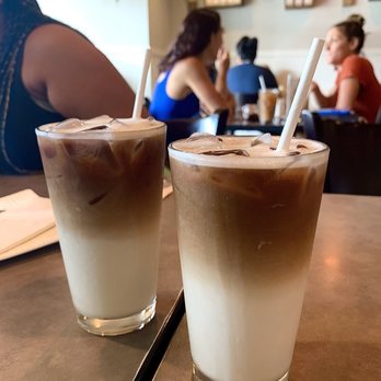 Moena Café - White Macnut Latte - Cafes Near Me - Honolulu, Hawaii