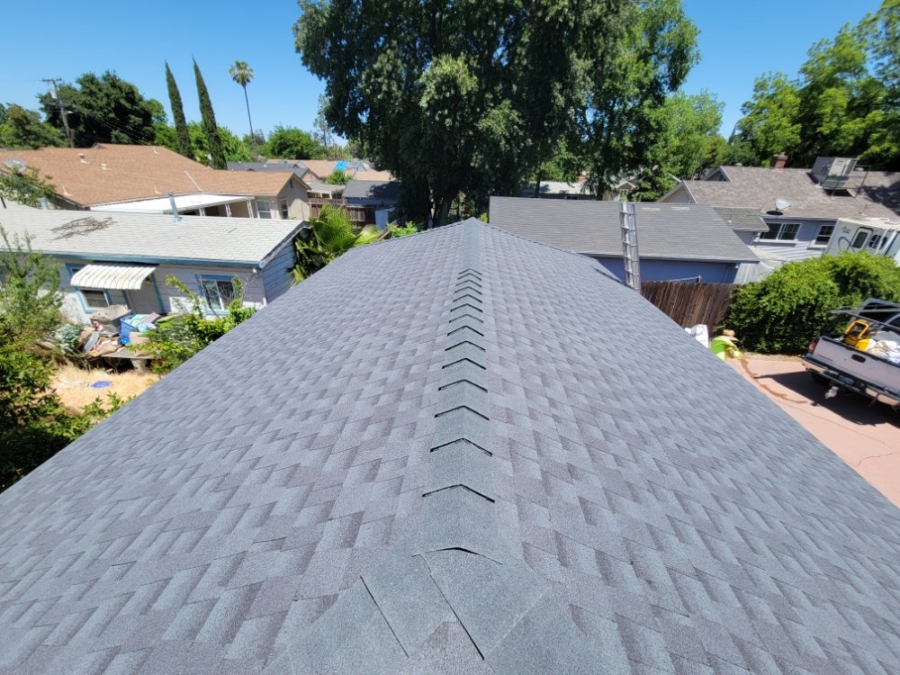 Slide of Gomez Diaz Roofing