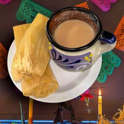El Pueblerino mexican restaurant and taqueria - Champurrado con unos deliciosos Tamales de Rajas o de pollo en salsa verde