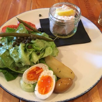 Vis-à-Vis - Salade Nicoise - Wine Bars Near Me - Victoria, British Columbia