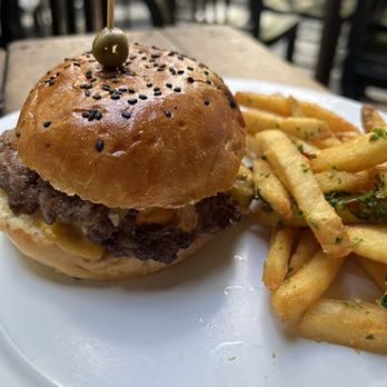 Mu. Burgerhouse - Amazing smash burger - Burgers Near Me - Playa del Carmen, ROO