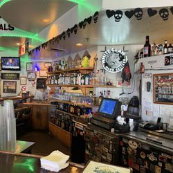 Desert Peaks Pizza & Grille - Inside view