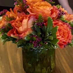 Bakanas Flowers & Gifts - Orange bouquet
