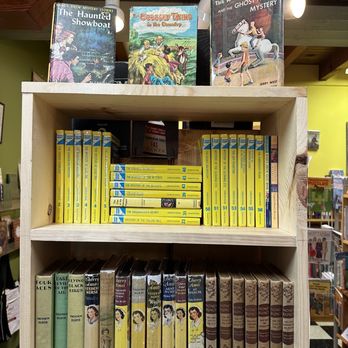 Fallen Leaf Books - Vintage finds! - Bookstores Near Me - Nashville, Indiana Fallen Leaf Books - Vintage finds! - Bookstores Near Me - Nashville, Indiana