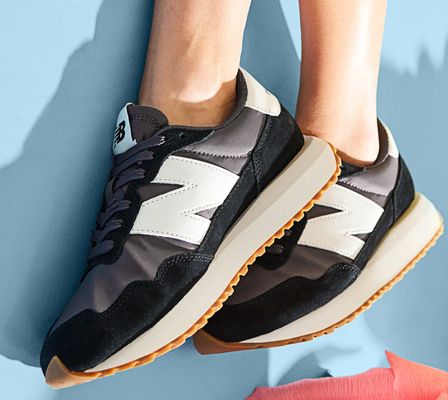 Famous Footwear by null