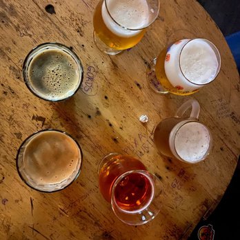 Delirium Café - We tried a little bit of everything. Stouts, blondes, fruit beer, cider - Beer Bar Near Me - Brussels, BRU Delirium Café - We tried a little bit of everything. Stouts, blondes, fruit beer, cider - Beer Bar Near Me - Brussels, BRU