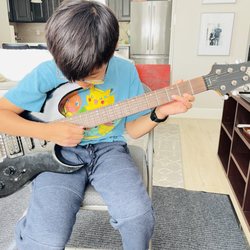 It's Pick'n Time! Guitar Lessons, Good Times - Electric Guitars and playing solos!