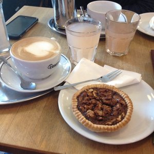 Foto zu Barcomi's - Berlin, Deutschland. Kaffee und Kuchen