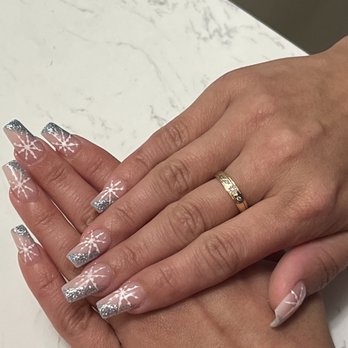 Villa Nails & Spa - Holiday Gel Manicure - Nail Salons Near Me - Kissimmee, Florida