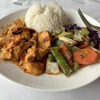 Thithi's Restaurant - Garlic Chicken lunch entree - Vietnamese Near Me - Westchester, Illinois