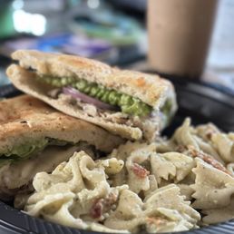 Garlic and Basil Chicken Sandwich Garlic and Basil Chicken Sandwich