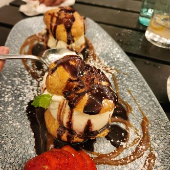 The Crown Tavern - a plate of ice cream sundaes with strawberries and chocolate sauce - Bars Near Me - Manchester, New Hampshire The Crown Tavern - a plate of ice cream sundaes with strawberries and chocolate sauce - Bars Near Me - Manchester, New Hampshire