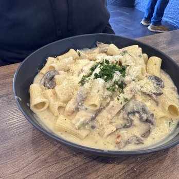 All' Assassina - CREAMY CHICKEN ALFREDO - Italian Near Me - Union, New Jersey