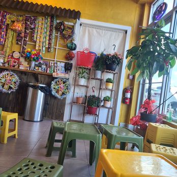 Di Di - Interior - Vietnamese Near Me - Toronto, Ontario