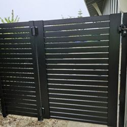 Outdoor Living Fencing - Double aluminum gate