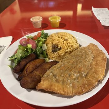 La Perla - Empanada - fried meat pie w/ ground beef, Gandule Rice, Green house salad & Maduro's - Fried sweet Plantains - Puerto Rican Near Me - Castro Valley, California La Perla - Empanada - fried meat pie w/ ground beef, Gandule Rice, Green house salad & Maduro's - Fried sweet Plantains - Puerto Rican Near Me - Castro Valley, California