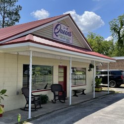 Queen’s Wings & Things - Storefront