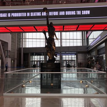 Michael Jordan Statue - Public Art Near Me - Chicago, Illinois