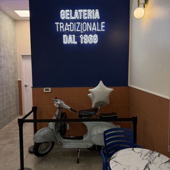 Freddo - Cute Vespa! - Gelato Near Me - Las Vegas, Nevada