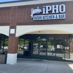 iPho Sushi Kitchen & Bar