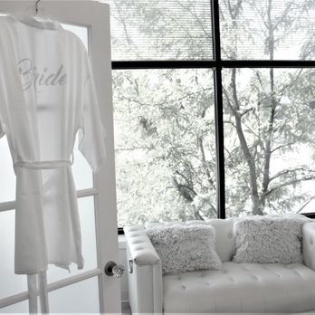 Platinum Bridal - Private suite with dressing room at Platinum Bridal - Bridal Near Me - Thornton, Colorado