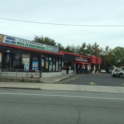 Mineola Card & Smoke Shop - Careful turning into the parking lot