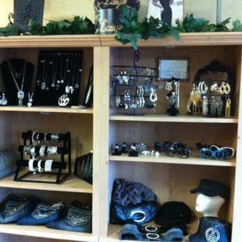 Le Bella Salon & Boutique - Accessorize!!!! - Hair Salons Near Me - Itasca, Illinois