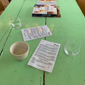 Loch Mór Cider - Tasting table - Cideries Near Me - Prince Edward, Ontario Loch Mór Cider - Tasting table - Cideries Near Me - Prince Edward, Ontario