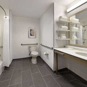 Hampton Inn Long Beach Airport - Guest room bath - Hotels Near Me - Long Beach, California Hampton Inn Long Beach Airport - Guest room bath - Hotels Near Me - Long Beach, California