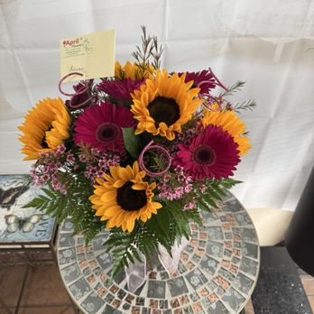 April Flowers - Sweetest sunrise - Florists Near Me - Pico Rivera, California April Flowers - Sweetest sunrise - Florists Near Me - Pico Rivera, California